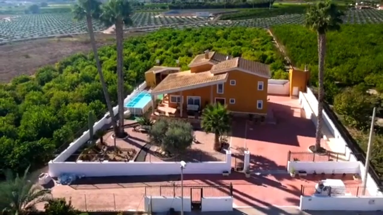 5 Bedrooms Country Villa with above ground Pool, BBQ/Kitchen, Garage and 8500m2 of Lemon grove.