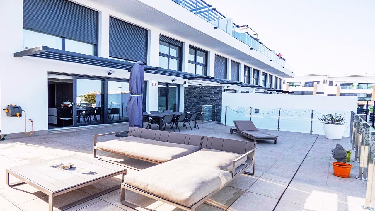 3 Bedrooms Ground Floor Duplex Apartment with comm. Pool Garage Sea Views01