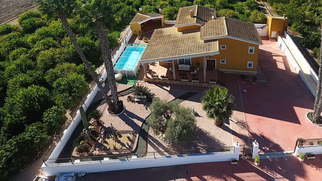 WW410670-5 Bedrooms Country Villa with above ground Pool, BBQ/Kitchen, Garage and 8500m2 of Lemon grove-Orihuela | White Villas in Spain 5 Bedrooms Country Villa with Pool Garage BBQ Kitchen Lemon Trees02