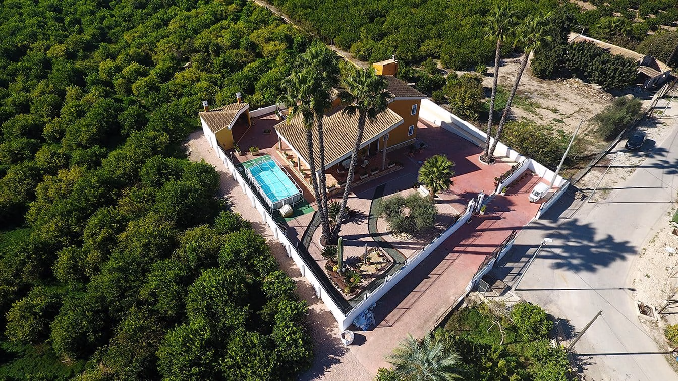 WW410670-5 Bedrooms Country Villa with above ground Pool, BBQ/Kitchen, Garage and 8500m2 of Lemon grove-Orihuela | White Villas in Spain 5 Bedrooms Country Villa with Pool Garage BBQ Kitchen Lemon Trees08