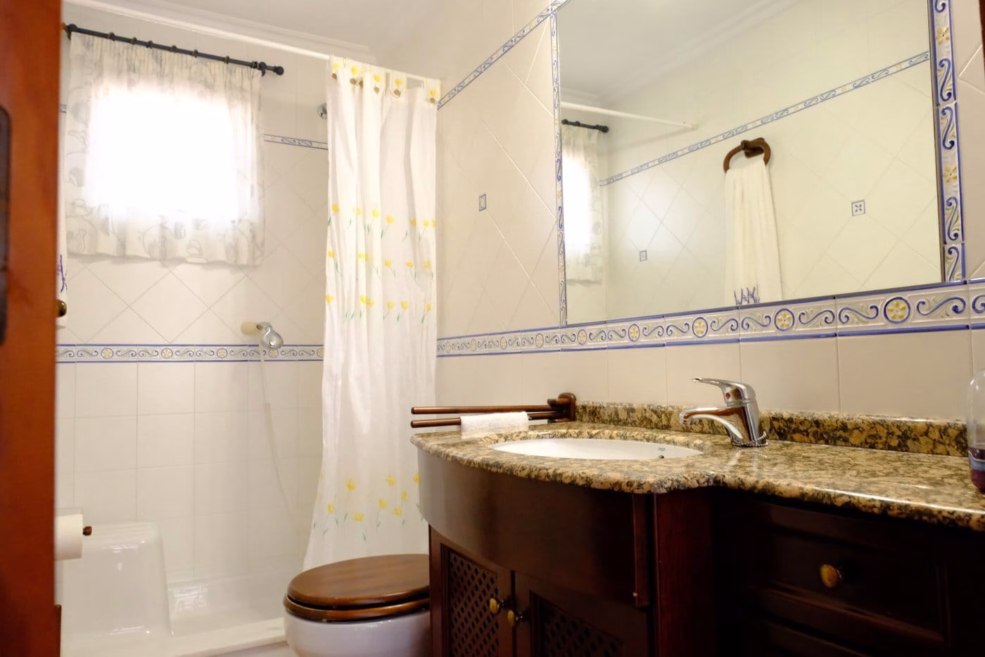 WW410670-5 Bedrooms Country Villa with above ground Pool, BBQ/Kitchen, Garage and 8500m2 of Lemon grove-Orihuela | White Villas in Spain 5 Bedrooms Country Villa with Pool Garage BBQ Kitchen Lemon Trees09