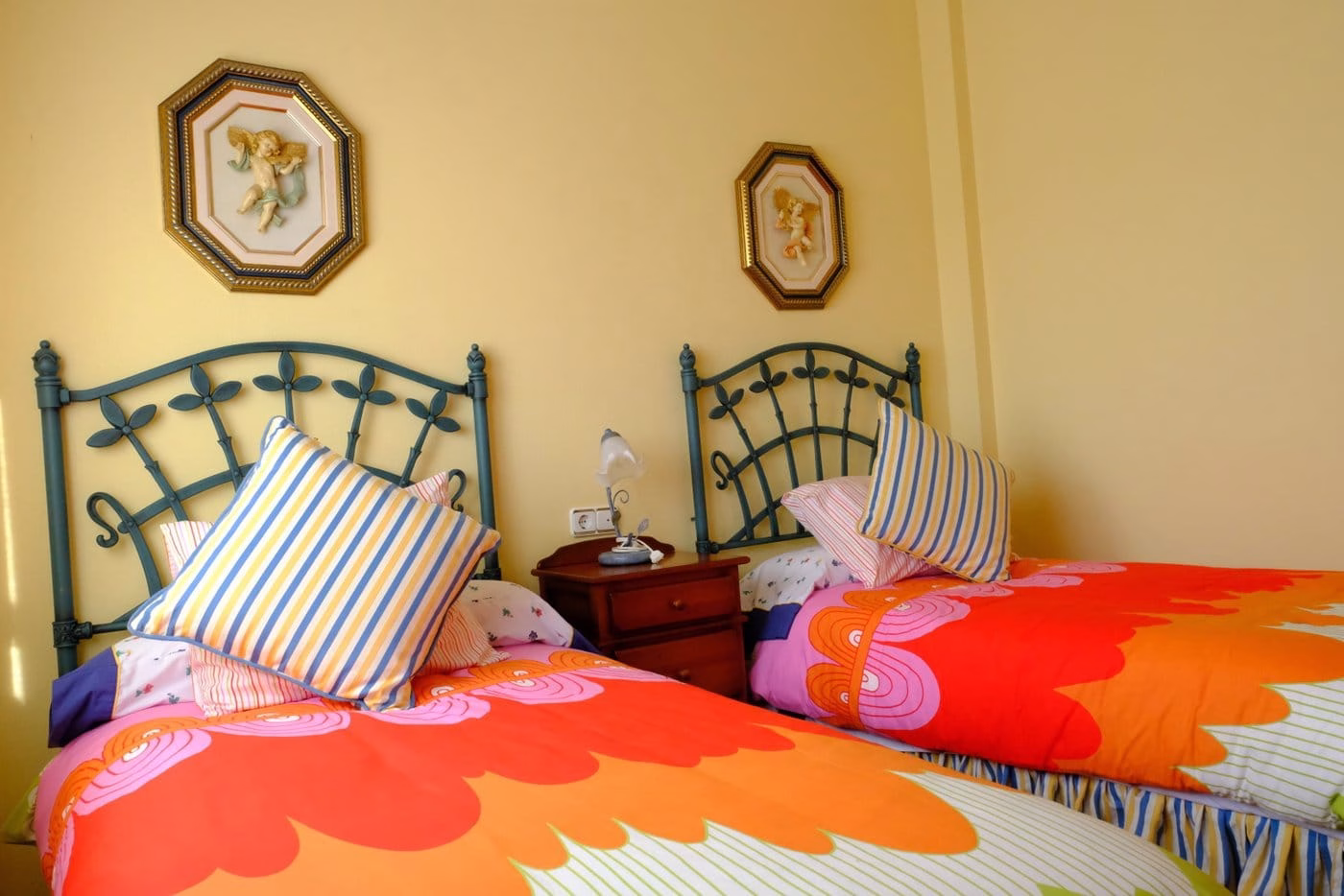 WW410670-5 Bedrooms Country Villa with above ground Pool, BBQ/Kitchen, Garage and 8500m2 of Lemon grove-Orihuela | White Villas in Spain 5 Bedrooms Country Villa with Pool Garage BBQ Kitchen Lemon Trees19