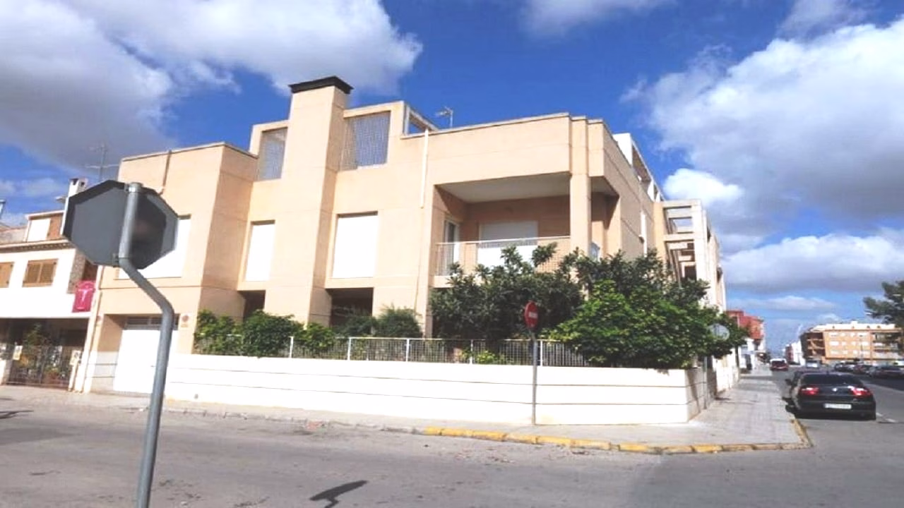 WW410954_4 Bedrooms Corner Villa in Town Centre with Garage, BBQ & Solarium_ALMORADI | White Villas in Spain WW410954 01 1