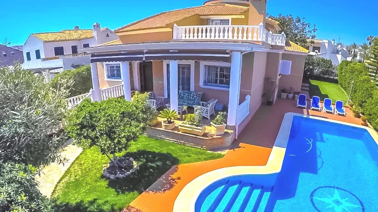 WP795_6 Bedrooms Detached Villa with Pool, BBQ, Garage, Under built, 50m to the Beach_LA MATA_TORREVIEJA | White Villas in Spain WhiteVillasInSpain10 14