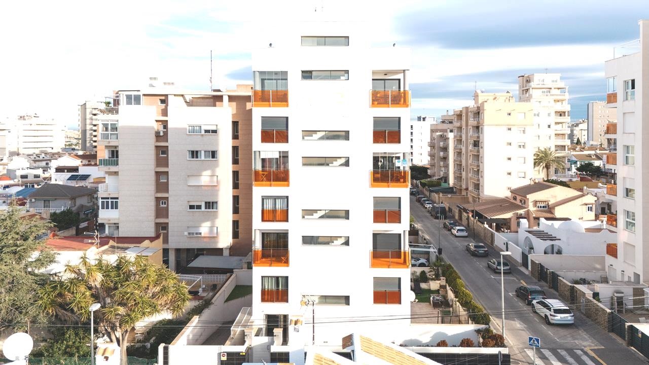 1 Bedroom Modern Ground Floor Apartment with +20m² Terrace, BBQ & comm. Solarium_TORREVIEJA
