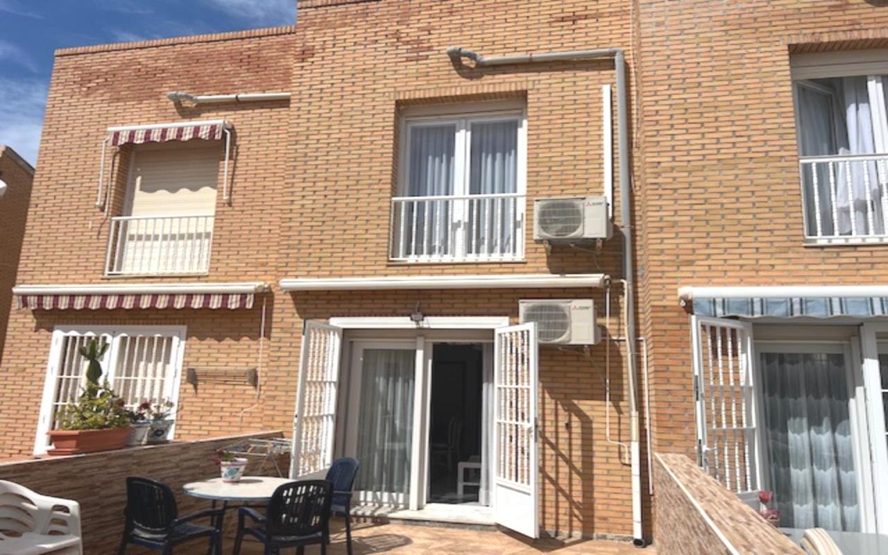2 Bedrooms Town house with Front terrace, Back yard, BBQ and Solarium, 300m to the Beach_TORREVIEJA