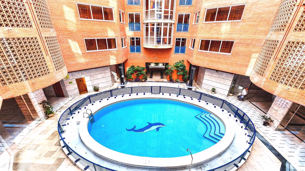 3 Bedrooms Apartment on 1st Floor with comm. Pool, Lift Access and Glazed-In Terrace, 150m to the Beach_TORREVIEJAº