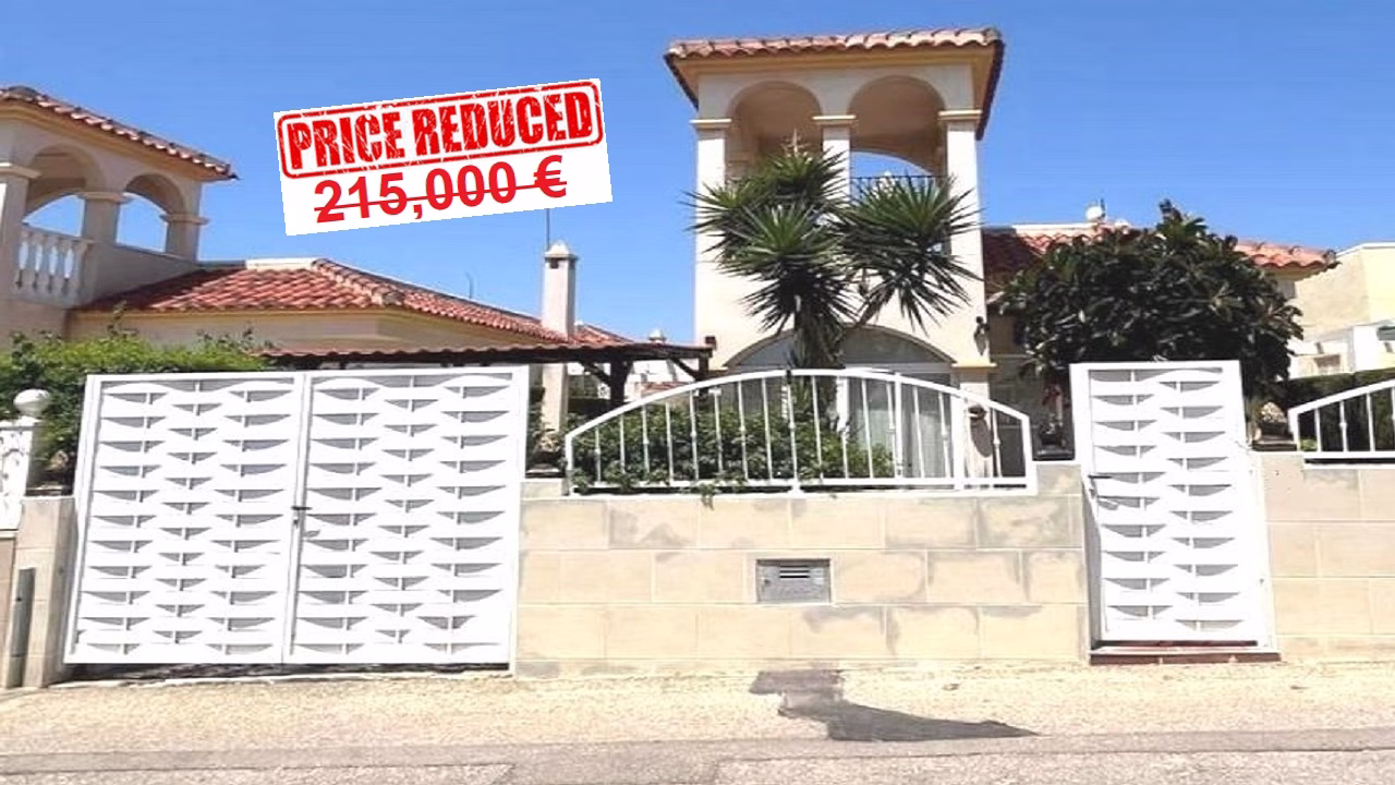 3 Bedrooms Detached Villa with comm. Pool, Parking and Solarium_LO CRISPIN_ALGORFA