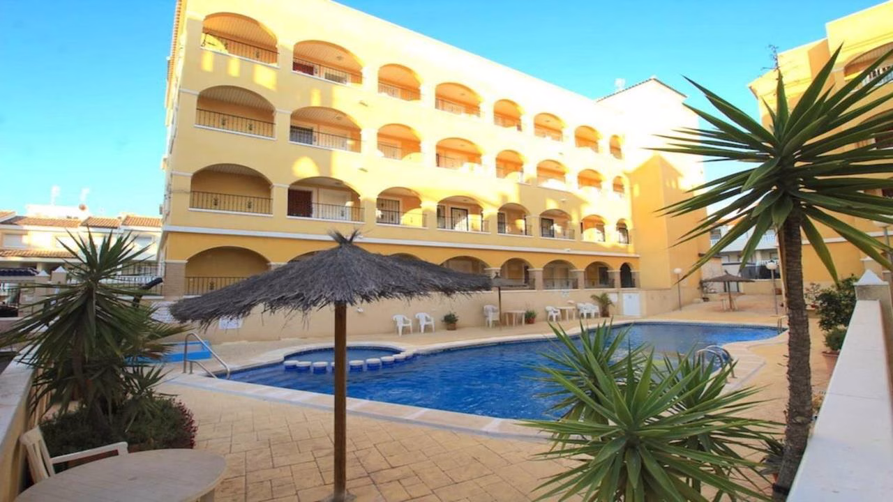 2 Bedrooms Top Floor Apartment with comm. Pool, Lift Access, Terrace, Solarium and Parking_ALGORFA