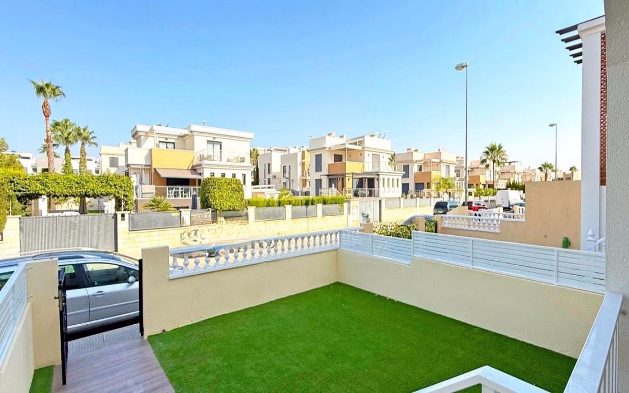 WV2510_2 Bedrooms Reformed Ground Floor Apartment with Front Terrace and 2 comm. Pools_LA ZENIA_ORIHUELA COSTA | White Villas in Spain WhiteVillasInSpain03 6