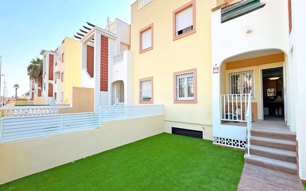 WV2510_2 Bedrooms Reformed Ground Floor Apartment with Front Terrace and 2 comm. Pools_LA ZENIA_ORIHUELA COSTA | White Villas in Spain WhiteVillasInSpain05 6