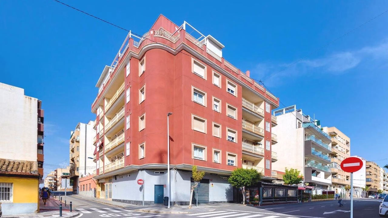 3 Bedrooms Town centre Apartment on 3rd Floor with Lift Access, Terrace and Parking space_TORREVIEJA