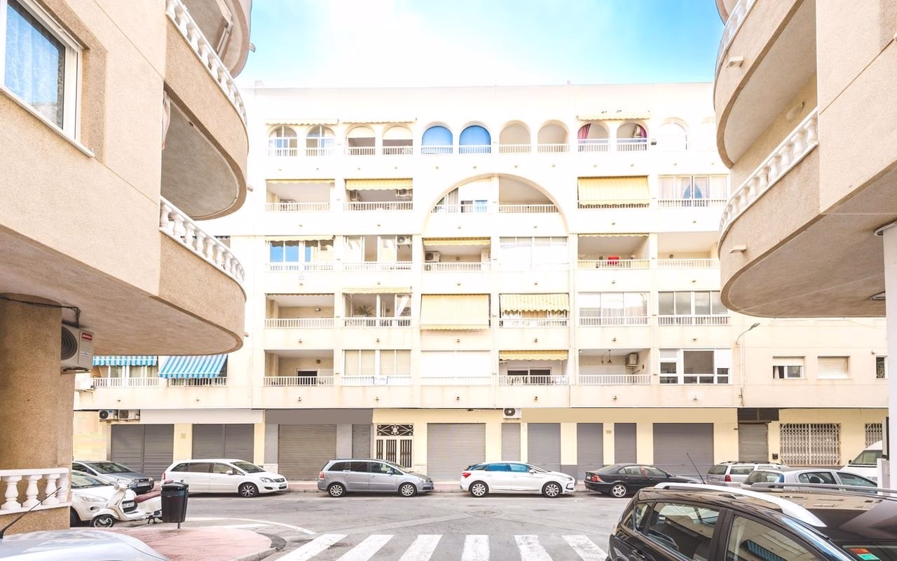 2 Bedrooms PentHouse in 5th Floor with Lift Access, Terrace and Garage, 100m to the Beach_TORREVIEJA