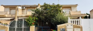 3 Bedrooms TownHouse with comm. Pool, Parking, Terrace and Courtyard, 1.5Km to the Sea_TORREVIEJA