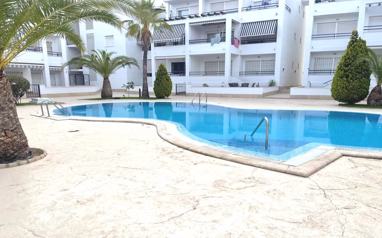 2 Bedrooms Apartment on 1st Floor with comm. Pool, Terrace, Storage and Parking space_TORREVIEJA