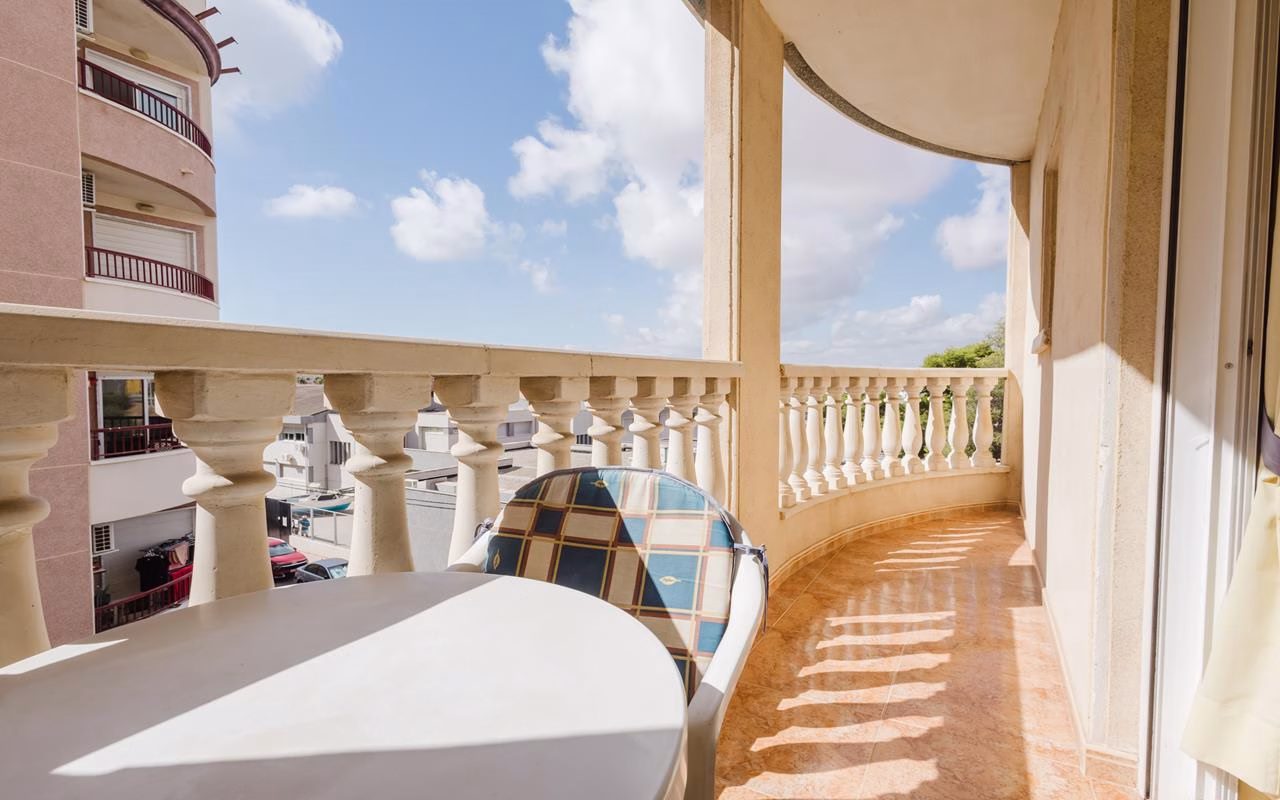 3 Bedrooms Apartment on 2nd Floor with Lift Access, close to Amenities and Beach_TORREVIEJA