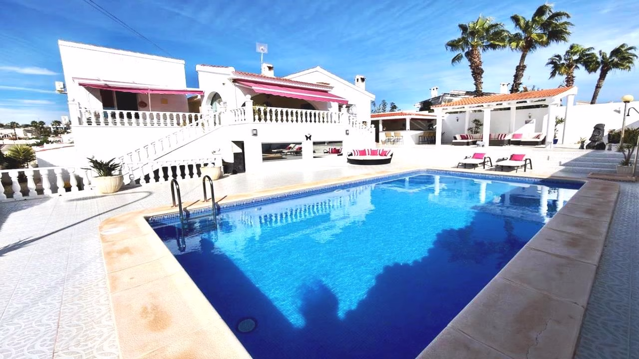2 Bedrooms Villa with Pool, Garage, BBQ/Kitchen, Chill-out corner and Separate 2 Bedrooms Annex_CIUDAD QUESADA_ROJALES