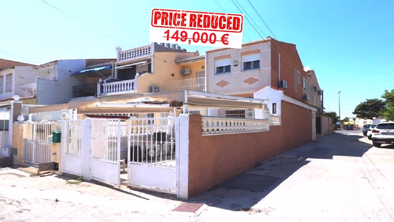 2 Bedrooms Corner Town-House with Front Garden and Covered Off-Road Parking_TORREVIEJA