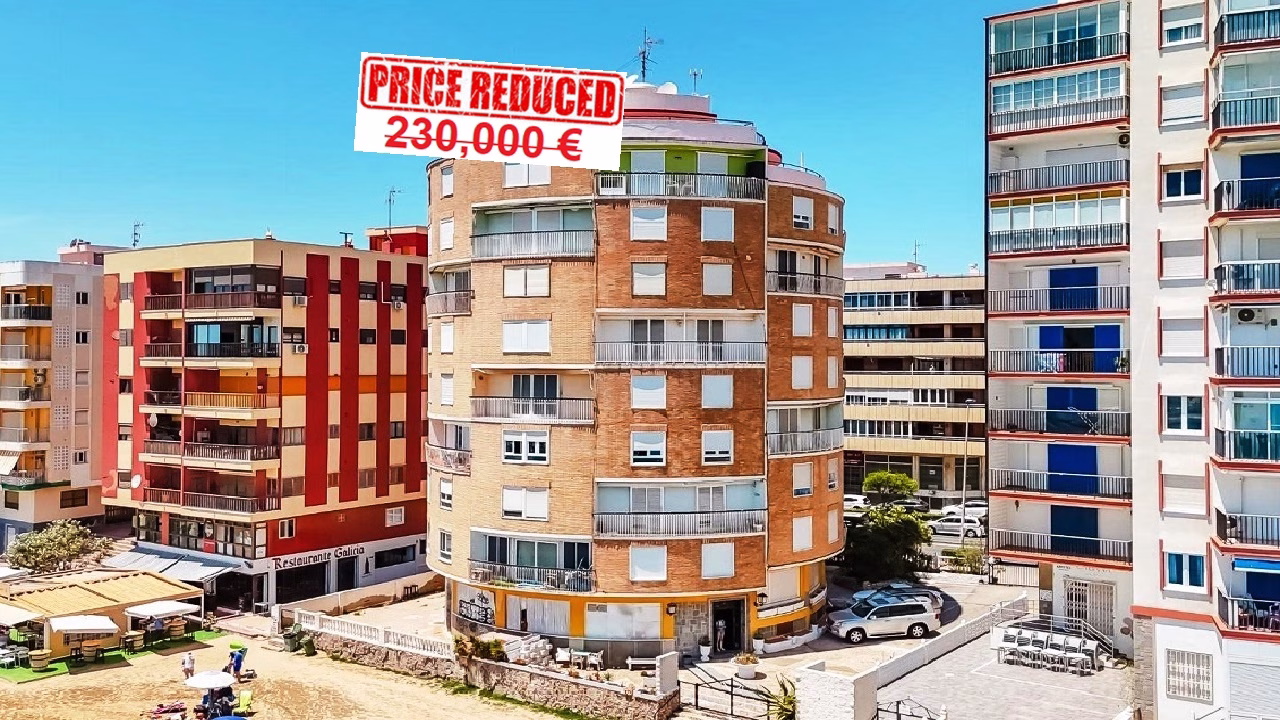 3 Bedrooms Renovated BeachFront Apartment on 2nd-Floor with Terrace and Solarium_TORREVIEJA