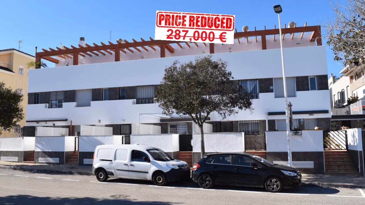 WV2548_3 Bedrooms TownHouse with comm. Pool, Underground Parking, Storage and Sea Views Solarium_GUARDAMAR | White Villas in Spain WV2548 R