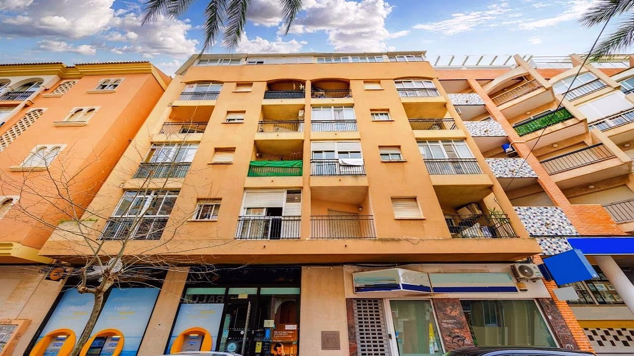 WM20299_Top-Floor Studio Apartment with Lift Access, Glazed-in Terrace and Storage, 385m to the Sea_TORREVIEJA