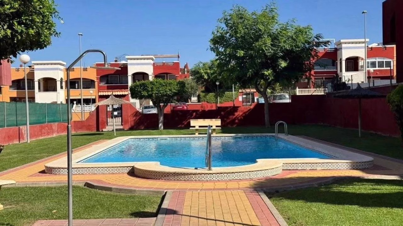 2 Bedrooms Ground floor Apartment with comm Pool and Front and Back Terrace_LOS BALCONES_TORREVIEJA