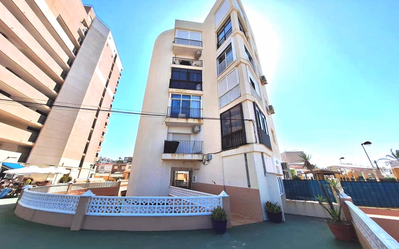 Modern Renovated Studio Apartment on 3rd-Floor with Lift Access and Sea Views,350m to Cabo Cervera Beach_TORREVIEJA