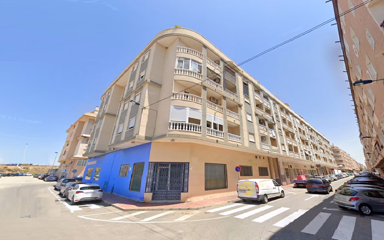 3 Bedrooms Apartment on 2nd-Floor with Lift Access and Terrace, 600m to Beach_TORREVIEJA