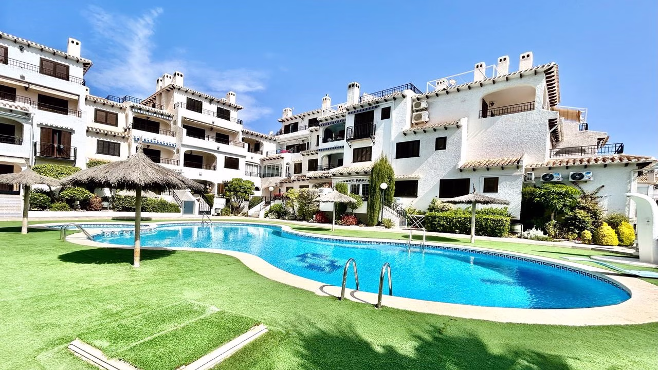 2 Bedrooms Apartment on 1st Floor with comm. Pool in gated Residential Complex, 500m to the Beach_CABO ROIG