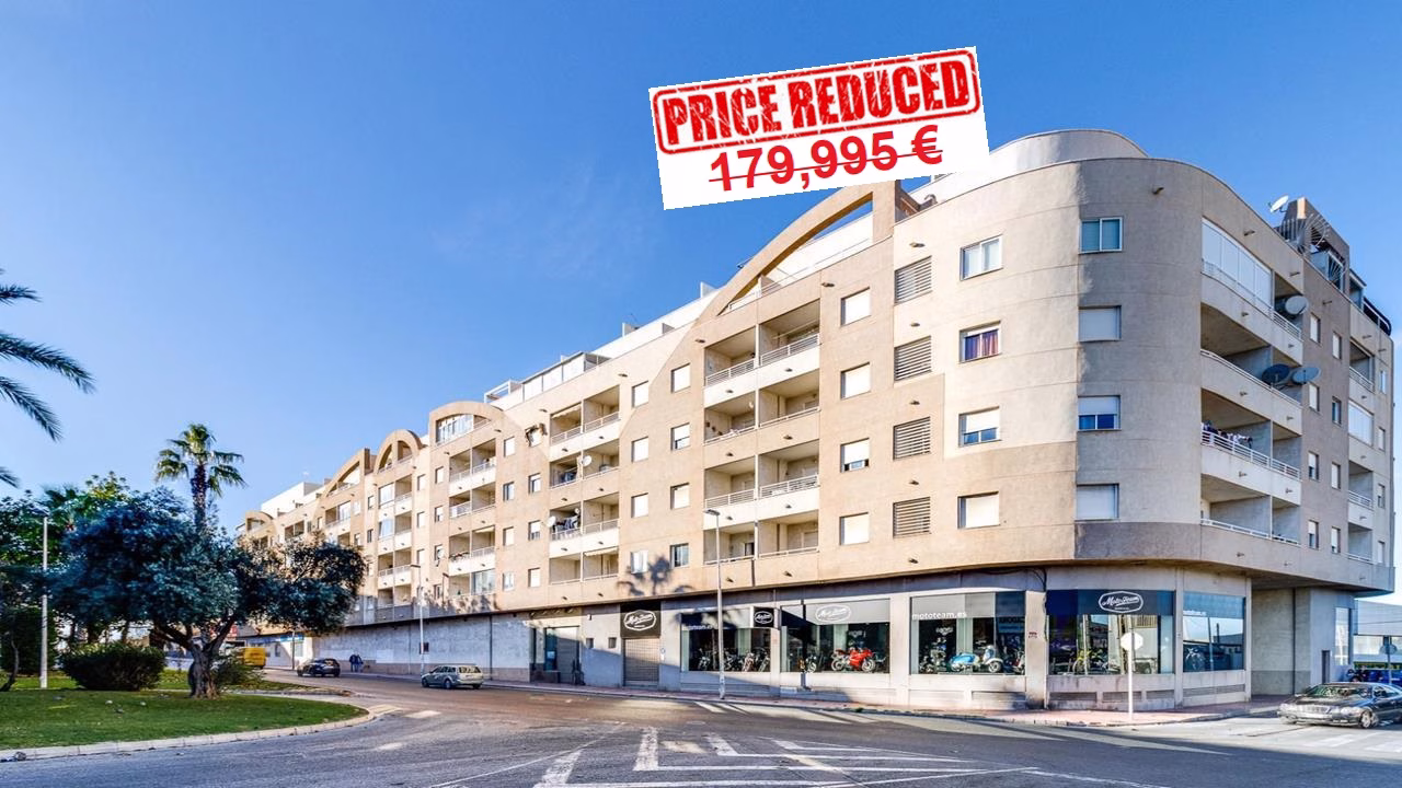 2 Bedrooms Apartment on 4th Floor with Lift Access, comm. Pool and 2 Parking spaces_TORREVIEJA