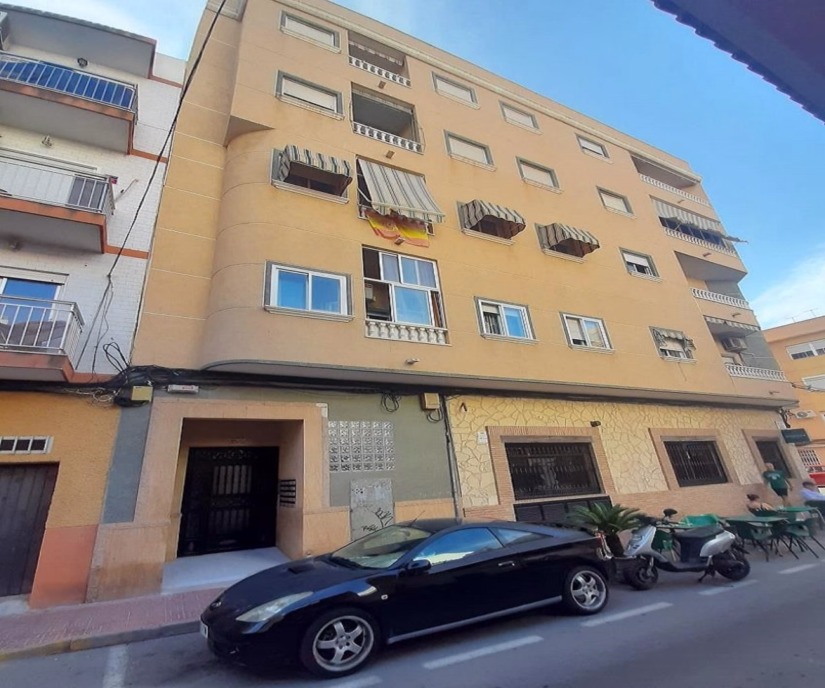 2 Bedrooms Apartment on 3rd Floor with Lift Access, close to all amenities_TORREVIEJA