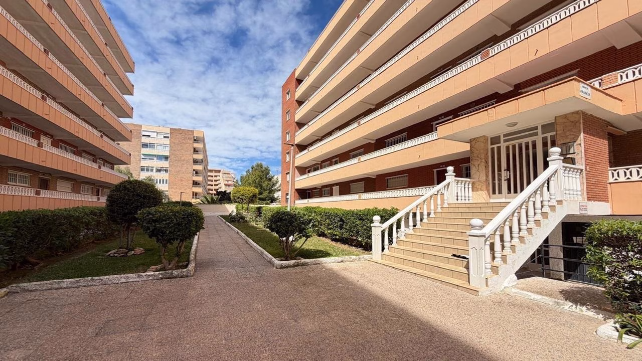 3 Bedrooms Reformed Apartment on 4th Floor with Lift Access and Side Sea Views Terrace_TORREVIEJA_PUNTA PRIMA