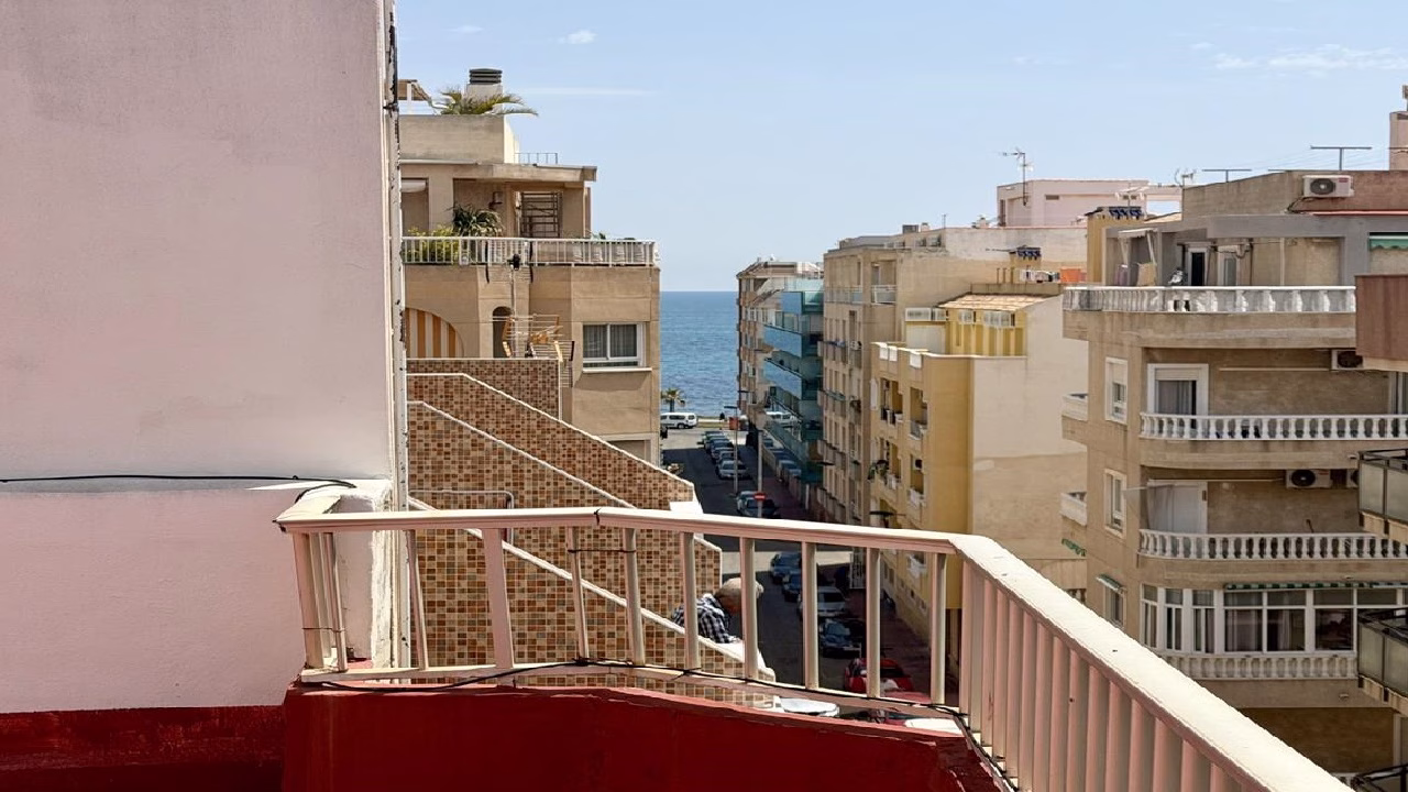 3 Bedrooms Apartment on 3rd Floor with Lift Access and Terrace, 200m to the Beach_TORREVIEJA