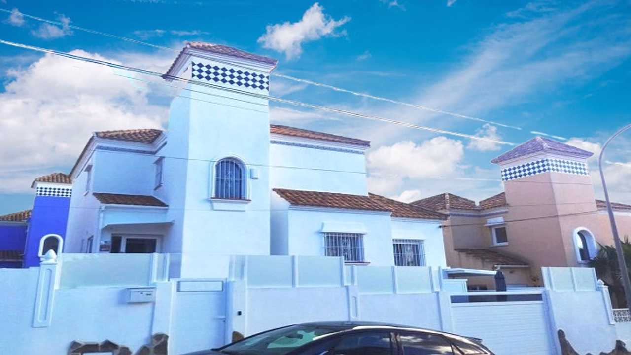 4 Bedrooms Detached Villa with Pool, Off-road Parking and Separate Guest Apartment_VILLAMARTIN