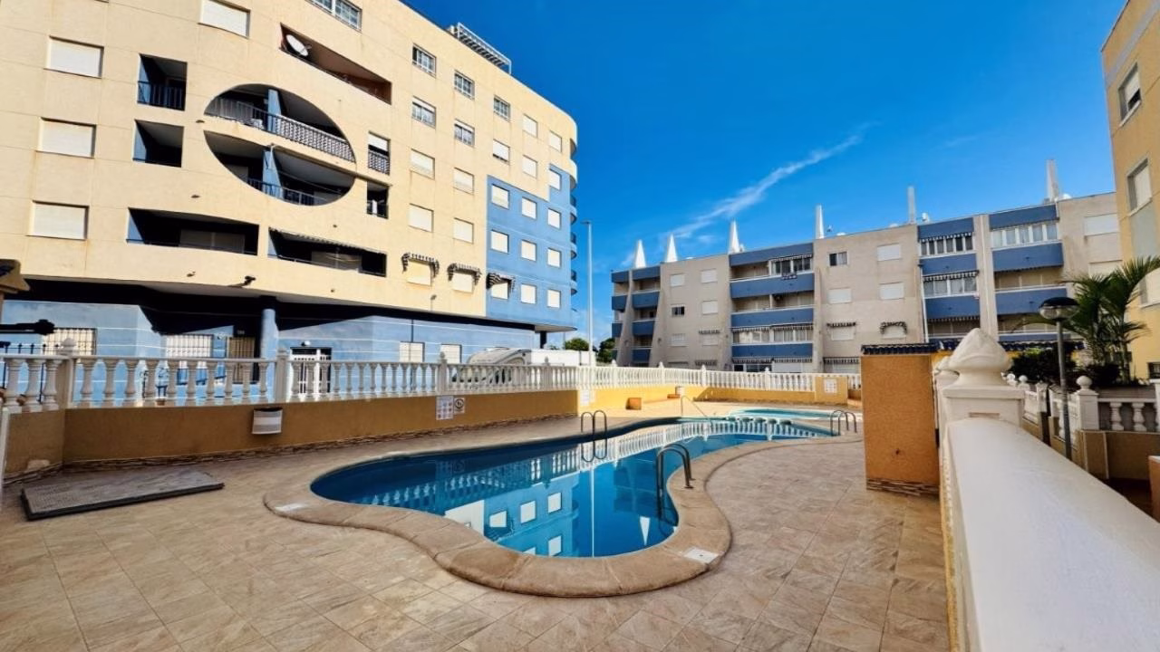 2 Bedrooms Apartment on 3rd Floor with comm. Pool, Lift Access and Terrace, 200m to the Beach_LA MATA_TORREVIEJA