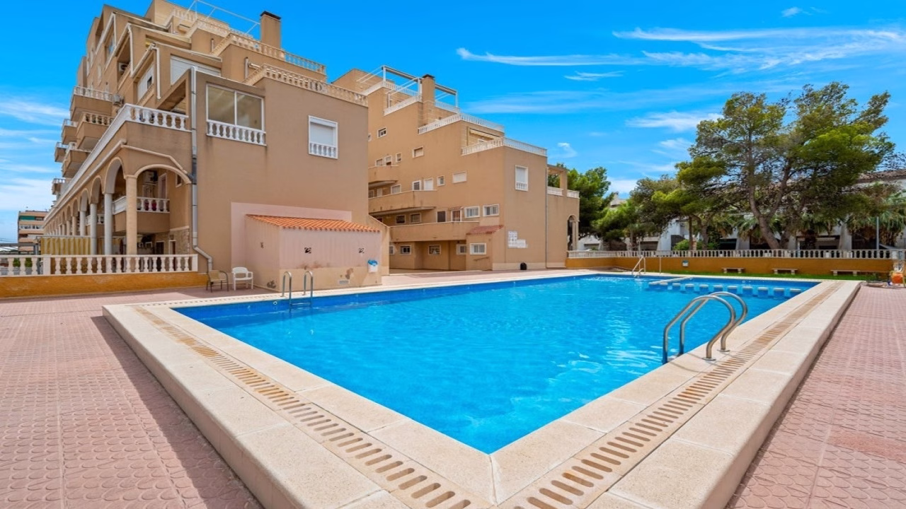 WV2593_2 Bedrooms Apartment on 2nd Floor with comm. Pool, Terrace and Lift Access_ Punta Prima_Torrevieja | White Villas in Spain WV2593