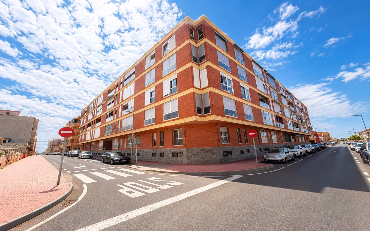 Ref: WTi2120 — TORREVIEJA – 2 Bedrooms Apartment on 3rd Floor with comm. Pool, Terrace and Parking, 170m to the Beach. | White Villas in Spain WhiteVillasInSpain01 22