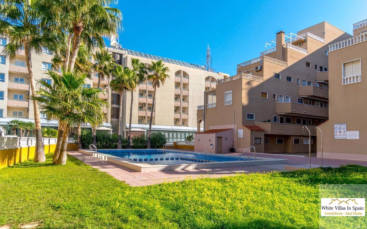WV2593_2 Bedrooms Apartment on 2nd Floor with comm. Pool, Terrace and Lift Access_ Punta Prima_Torrevieja | White Villas in Spain WhiteVillasInSpain03 21