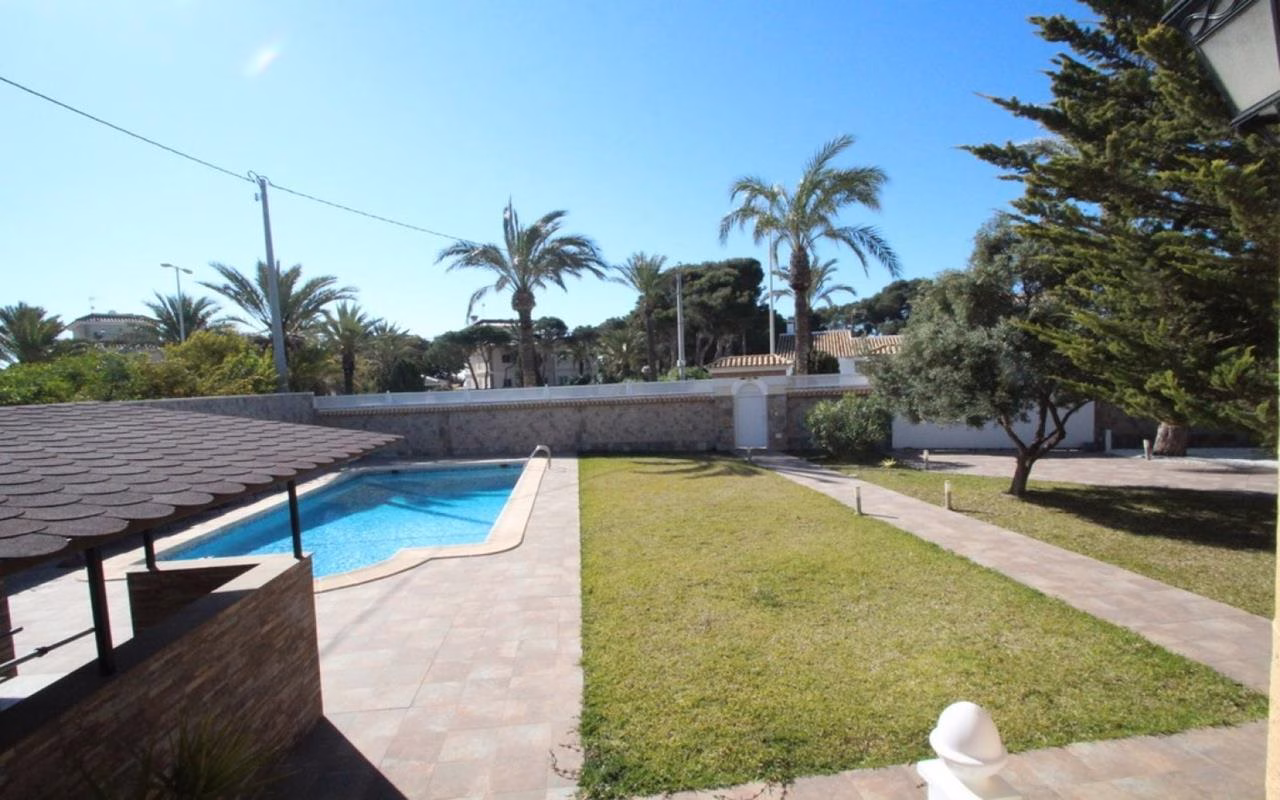 WIH2401_5 Bedrooms Detached Villa with Pool and 2 separate Guest Apartments, 200m to the Beach_CABO ROIG_ORIHUELA COSTA | White Villas in Spain WhiteVillasInSpain03 24