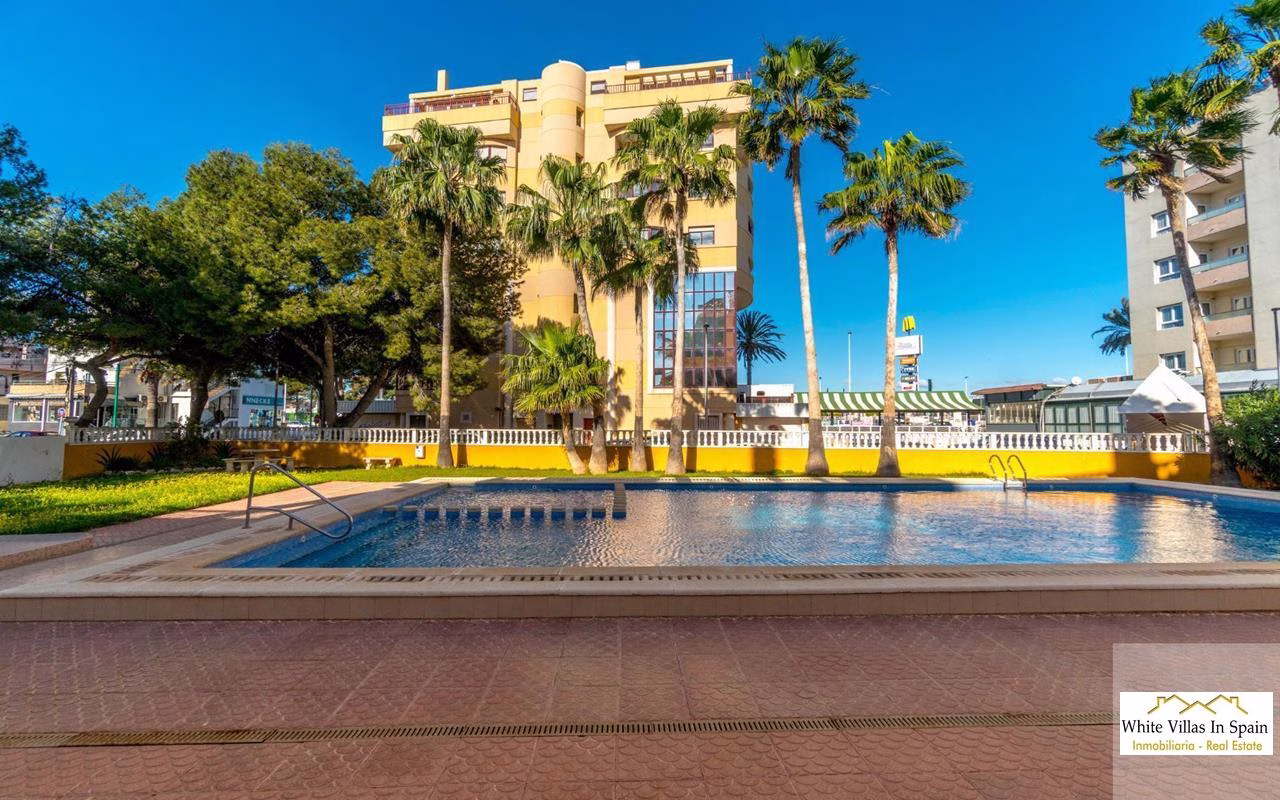 WV2593_2 Bedrooms Apartment on 2nd Floor with comm. Pool, Terrace and Lift Access_ Punta Prima_Torrevieja | White Villas in Spain WhiteVillasInSpain04 20