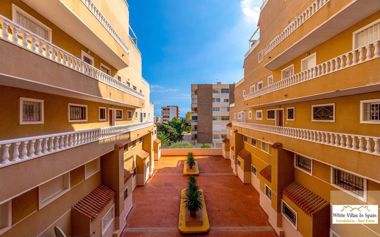 WV2593_2 Bedrooms Apartment on 2nd Floor with comm. Pool, Terrace and Lift Access_ Punta Prima_Torrevieja | White Villas in Spain WhiteVillasInSpain06 20