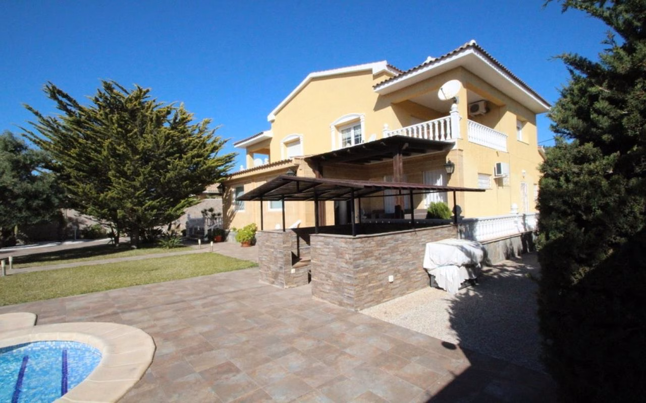 WIH2401_5 Bedrooms Detached Villa with Pool and 2 separate Guest Apartments, 200m to the Beach_CABO ROIG_ORIHUELA COSTA | White Villas in Spain WhiteVillasInSpain06 23