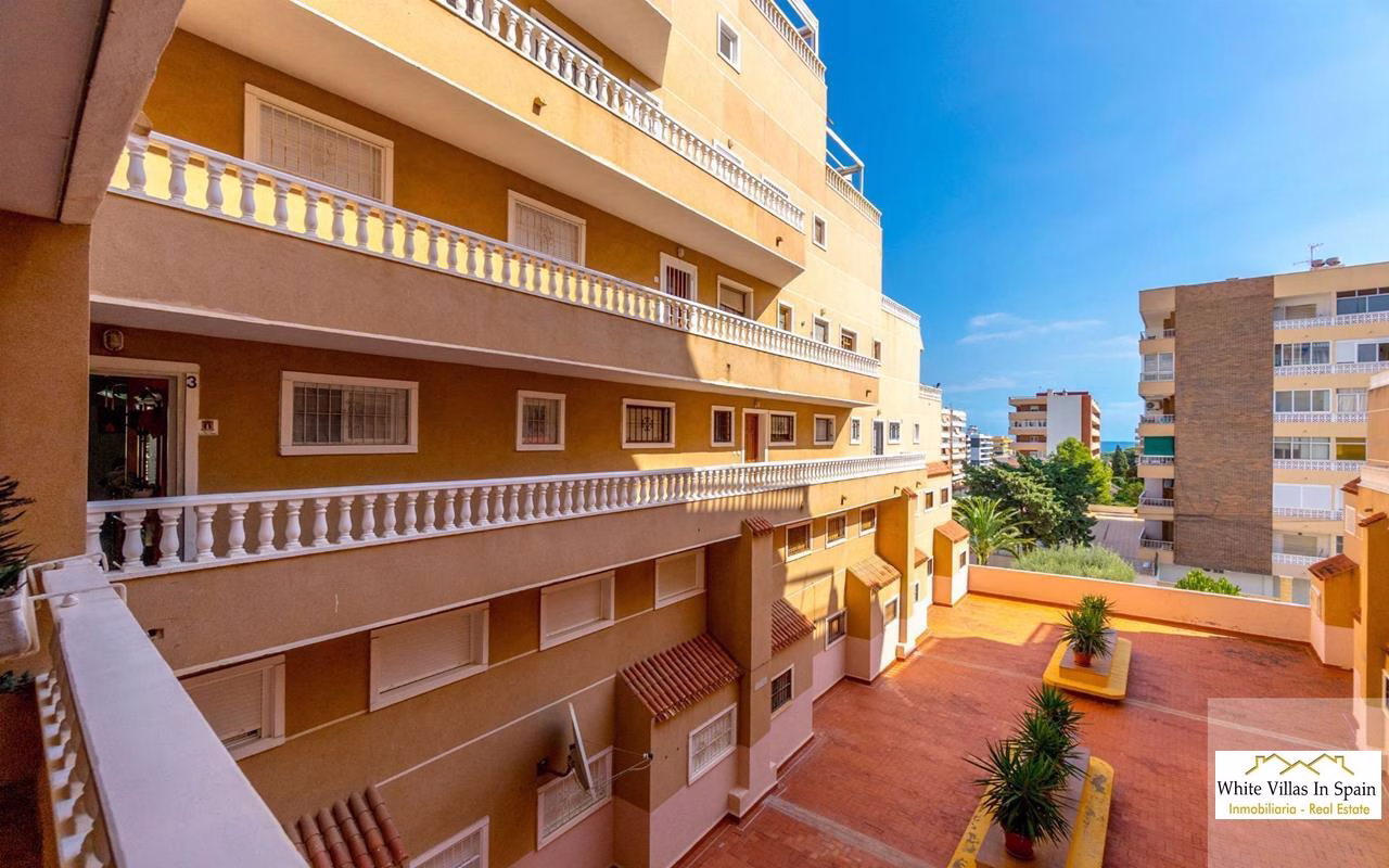 WV2593_2 Bedrooms Apartment on 2nd Floor with comm. Pool, Terrace and Lift Access_ Punta Prima_Torrevieja | White Villas in Spain WhiteVillasInSpain07 20