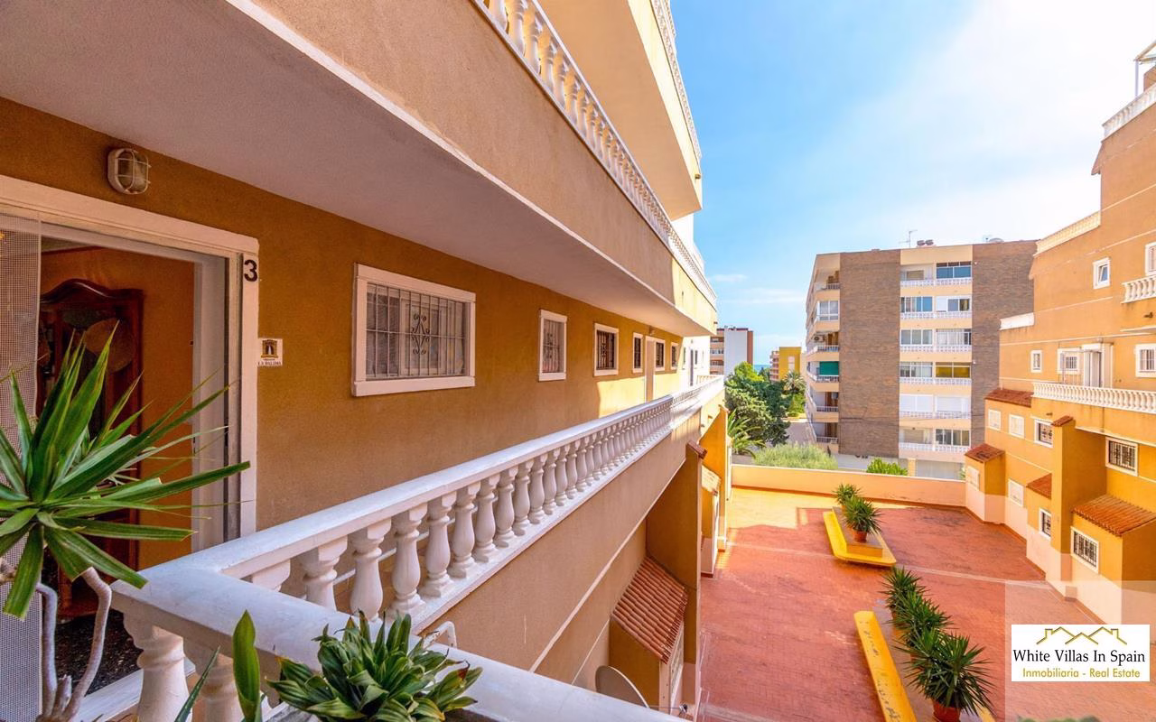 WV2593_2 Bedrooms Apartment on 2nd Floor with comm. Pool, Terrace and Lift Access_ Punta Prima_Torrevieja | White Villas in Spain WhiteVillasInSpain08 20
