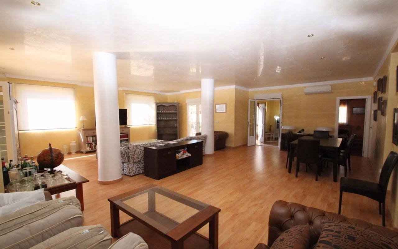 WIH2401_5 Bedrooms Detached Villa with Pool and 2 separate Guest Apartments, 200m to the Beach_CABO ROIG_ORIHUELA COSTA | White Villas in Spain WhiteVillasInSpain09 23