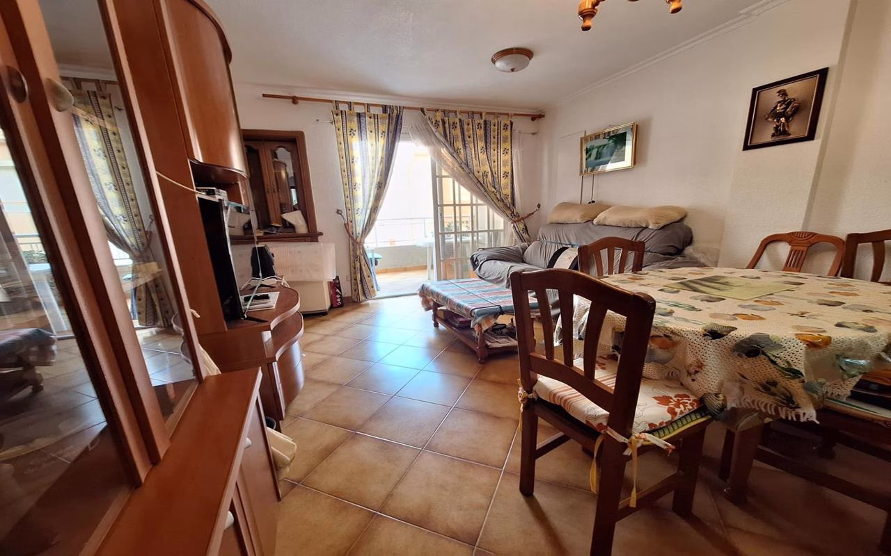 WV2595_2 Bedrooms Apartment on 2nd Floor with Lift Access and Terrace, 150m to the Beach_TORREVIEJA | White Villas in Spain WhiteVillasInSpain09 25