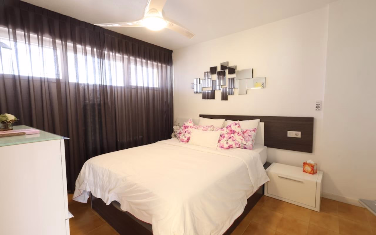 WIH3001_1 Bedroom Apartment on 1st Floor with Lift Access and Terrace, 250m to the Beach_MAR AZUL_TORREVIEJA | White Villas in Spain WhiteVillasInSpain10 33