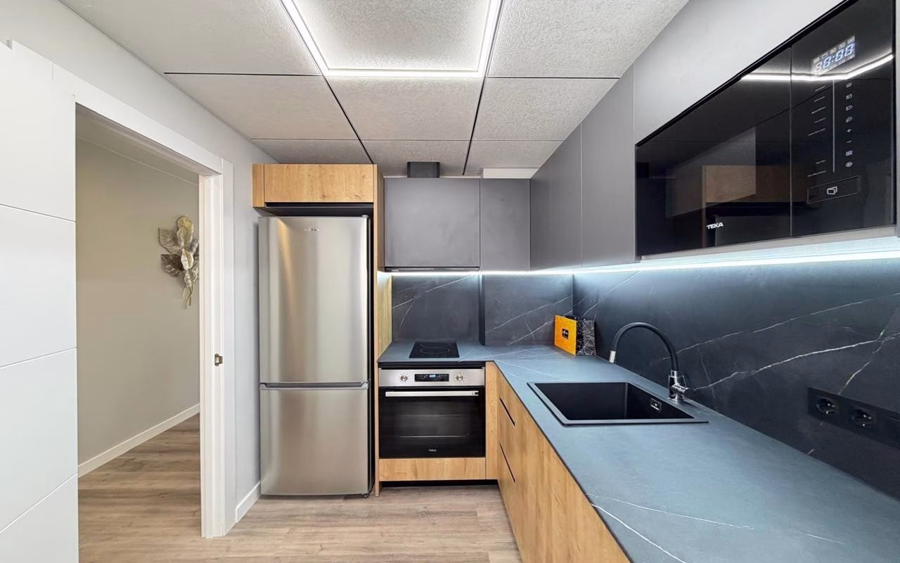 WV2590_2 Bedrooms Completely renovated Apartment on the 1st Floor with Lift and Terrace, 400m to the Beach_TORREVIEJA | White Villas in Spain WhiteVillasInSpain12 6