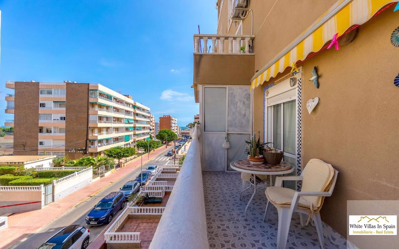 WV2593_2 Bedrooms Apartment on 2nd Floor with comm. Pool, Terrace and Lift Access_ Punta Prima_Torrevieja | White Villas in Spain WhiteVillasInSpain13 20