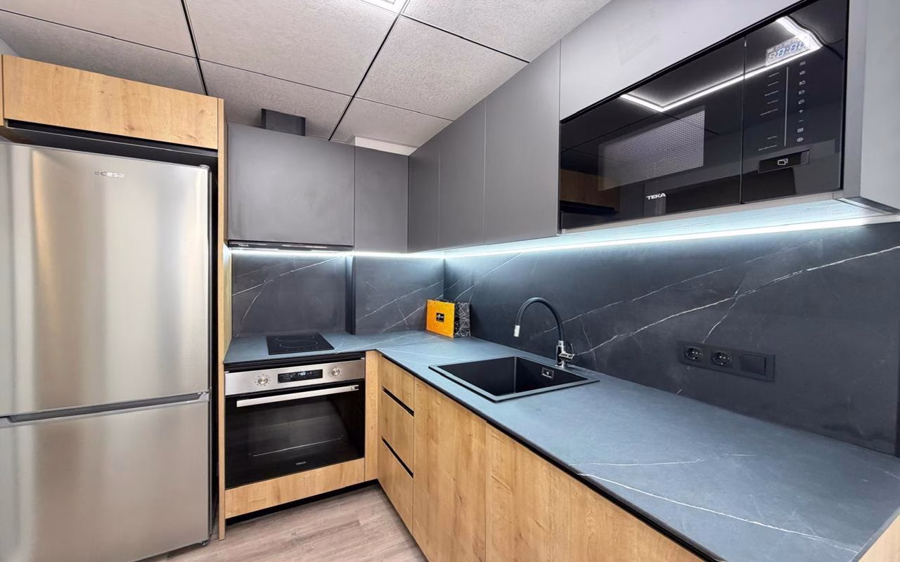 WV2590_2 Bedrooms Completely renovated Apartment on the 1st Floor with Lift and Terrace, 400m to the Beach_TORREVIEJA | White Villas in Spain WhiteVillasInSpain13 6